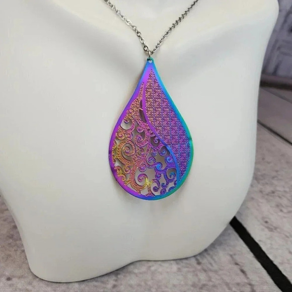 Iridescent Dragonfly Earrings and Filigree Necklace - Picture 6 of 9